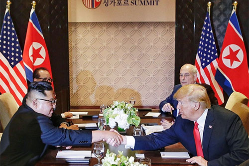Kim y Trump firman un documento tras su histórica cumbre